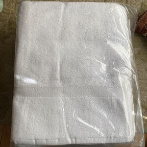Bath Towel 27 x 50 Lot of 10